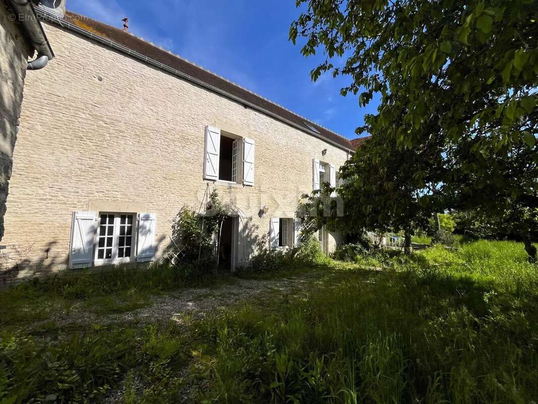 Maison à NOYERS