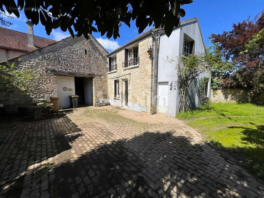 Maison à L&#039;ISLE-SUR-SEREIN