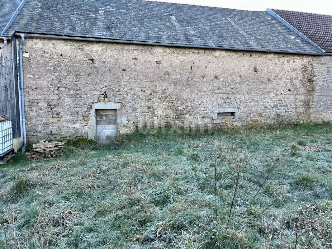 Maison à QUARRE-LES-TOMBES