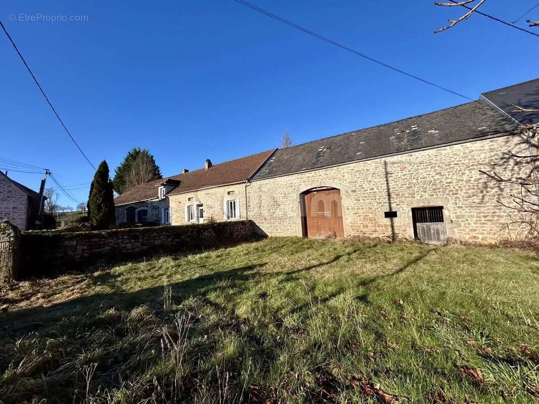 Maison à QUARRE-LES-TOMBES