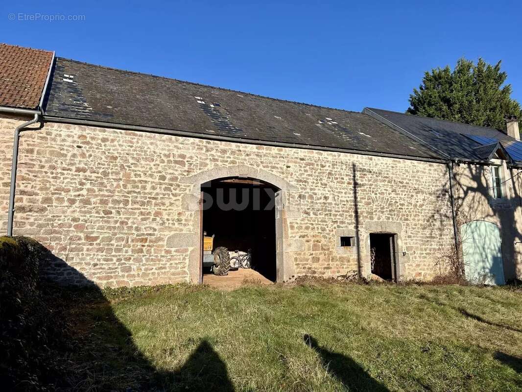 Maison à QUARRE-LES-TOMBES