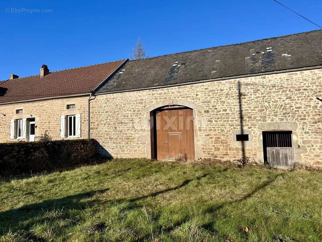 Maison à QUARRE-LES-TOMBES