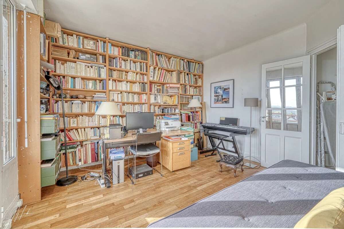 Appartement à SURESNES