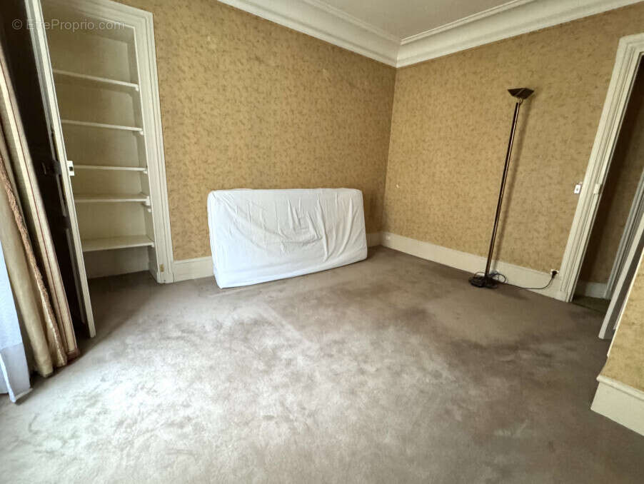 Appartement à PARIS-8E