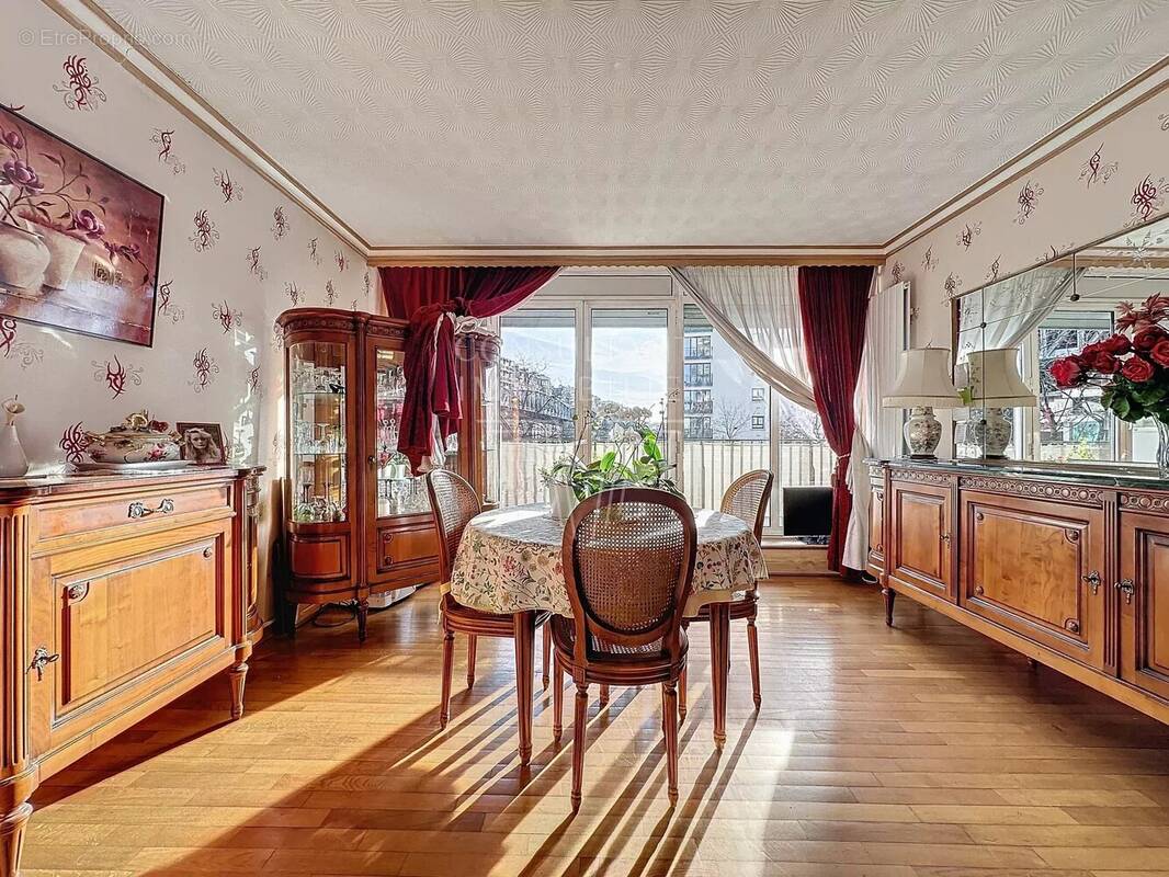 Appartement à PARIS-15E