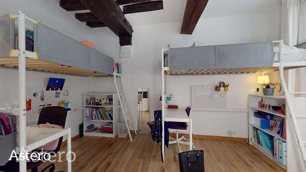 Appartement à PARIS-1E