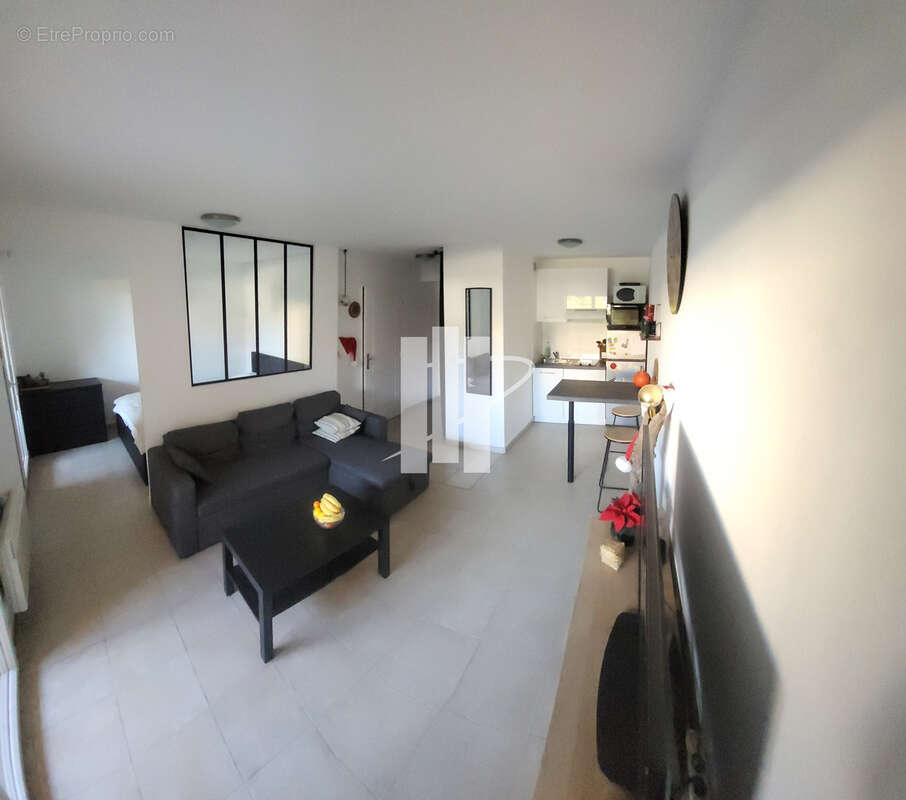 Appartement à ROQUEBRUNE-SUR-ARGENS