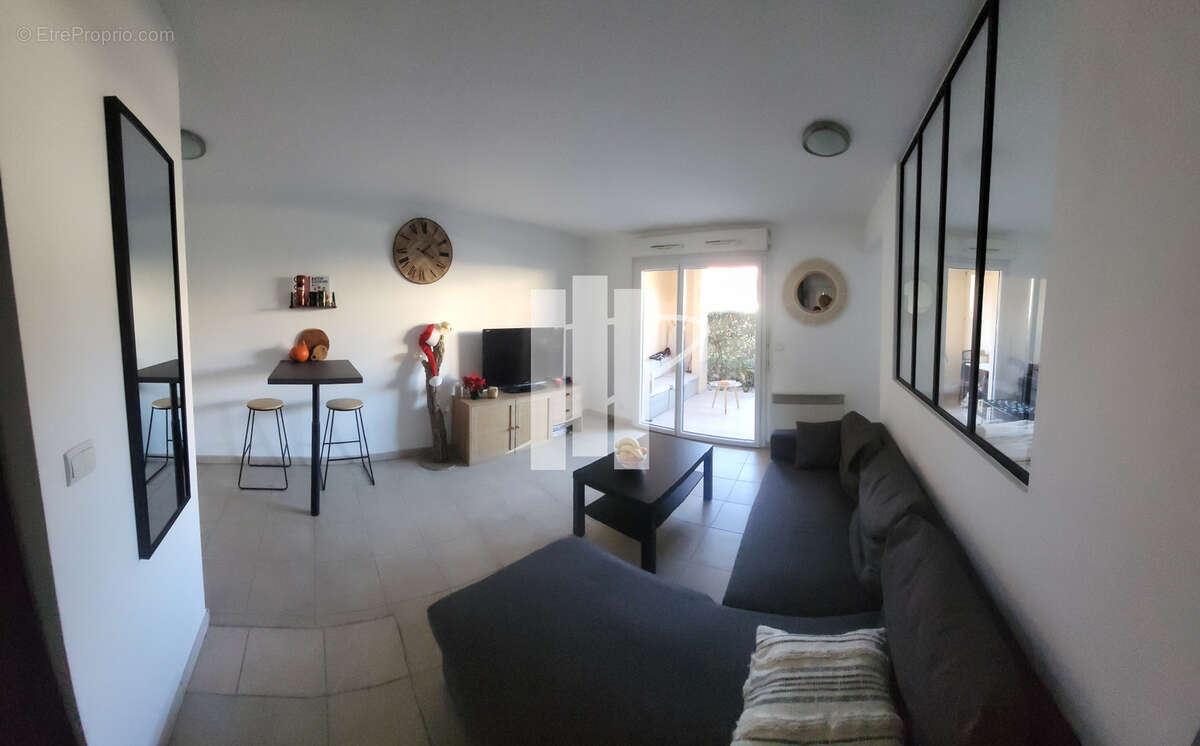 Appartement à ROQUEBRUNE-SUR-ARGENS