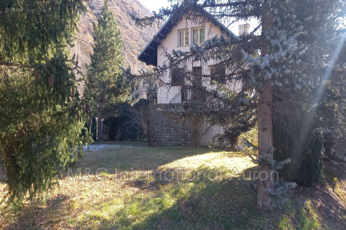 Appartement à SAINT-ETIENNE-DE-TINEE