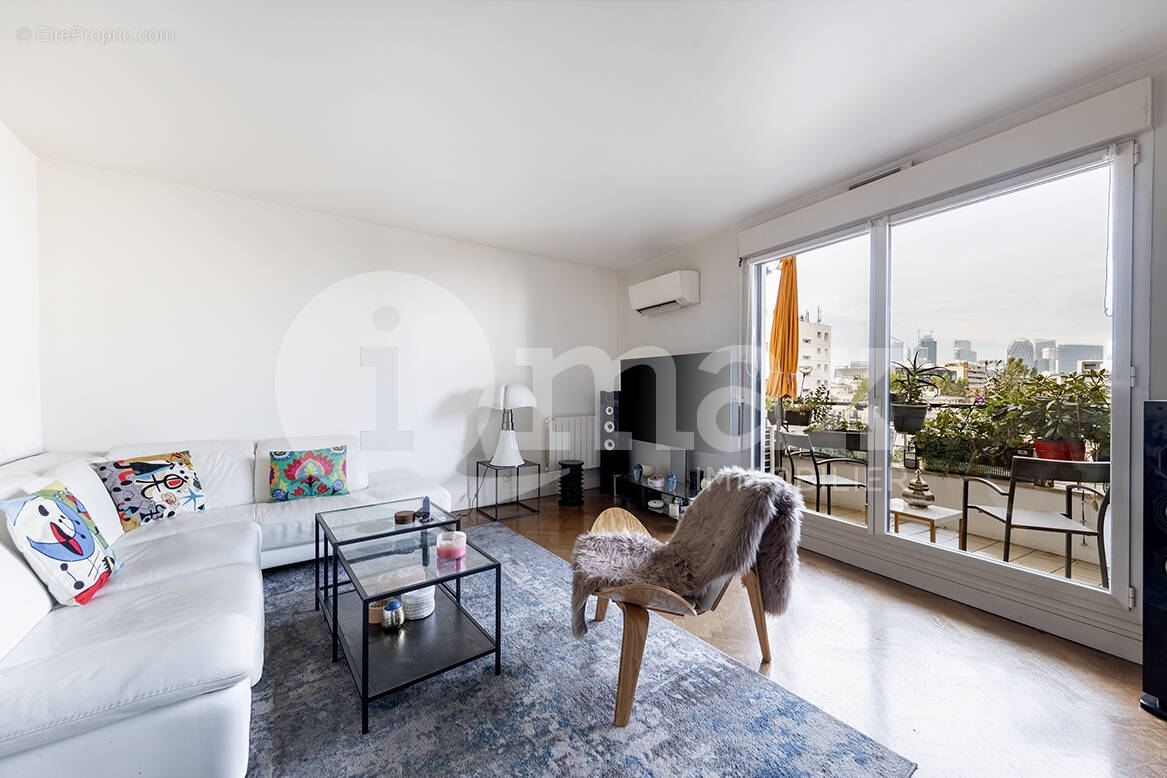 Appartement à COURBEVOIE