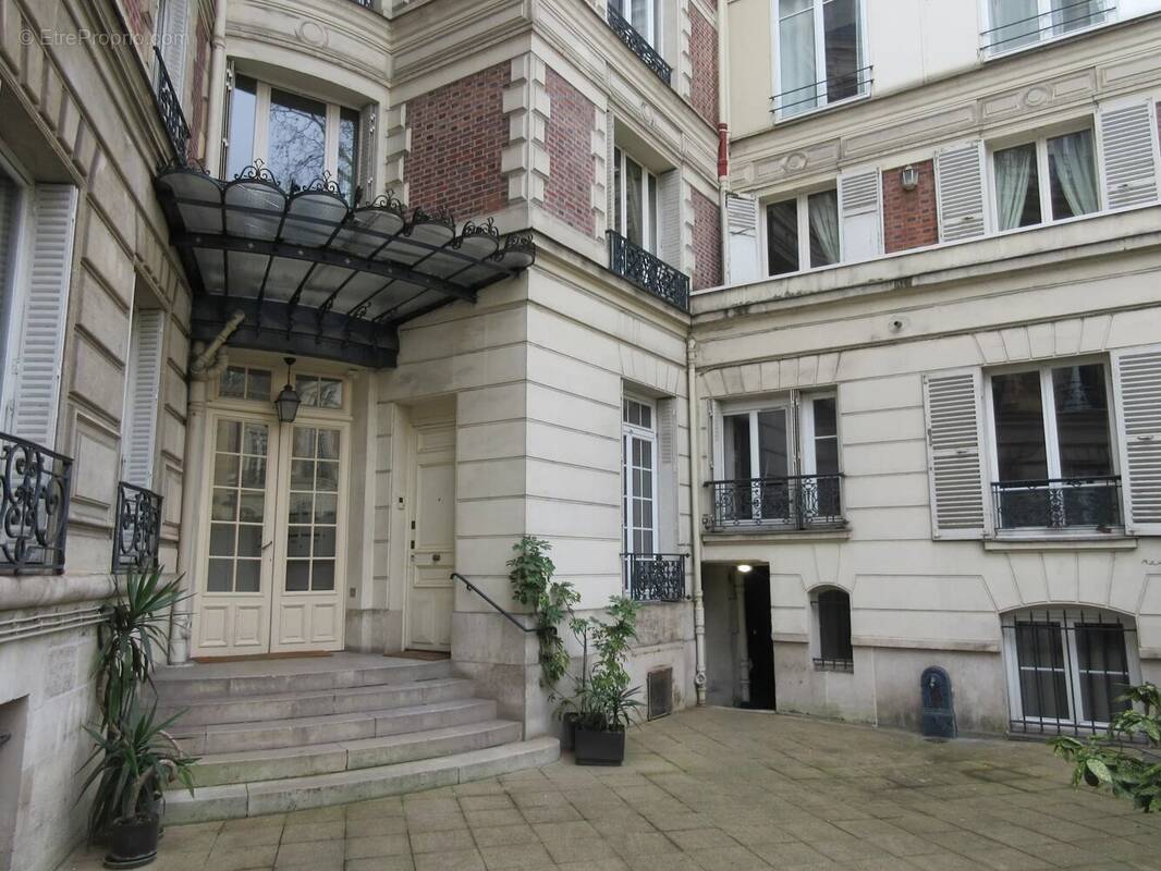 Appartement à PARIS-17E