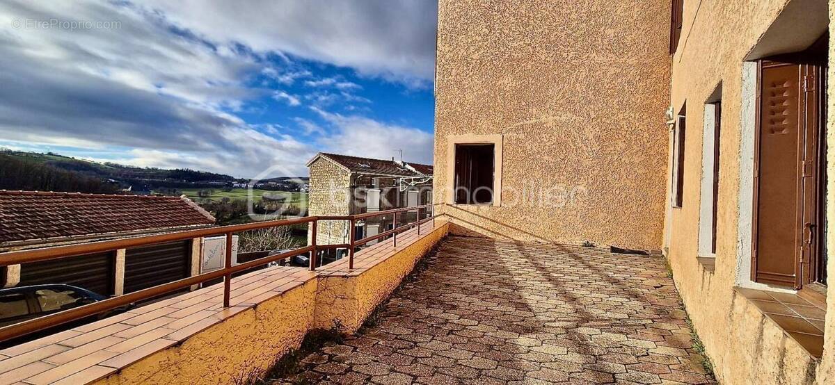 Appartement à SAINT-GENEST-LERPT