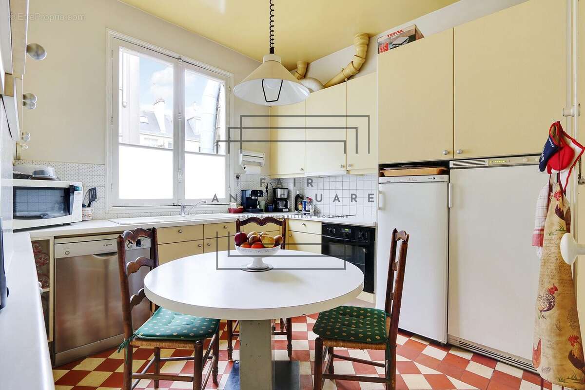 Appartement à PARIS-17E