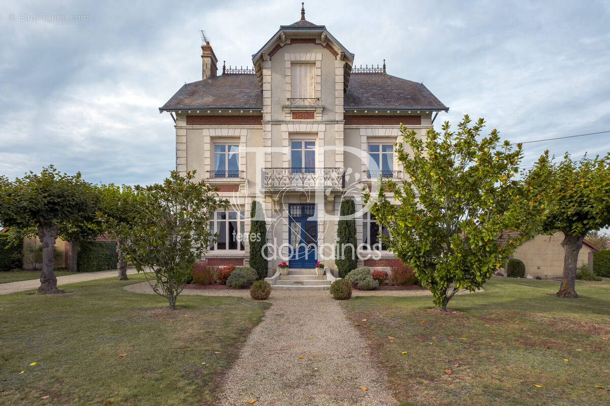 Maison à AUBIGNY-SUR-NERE