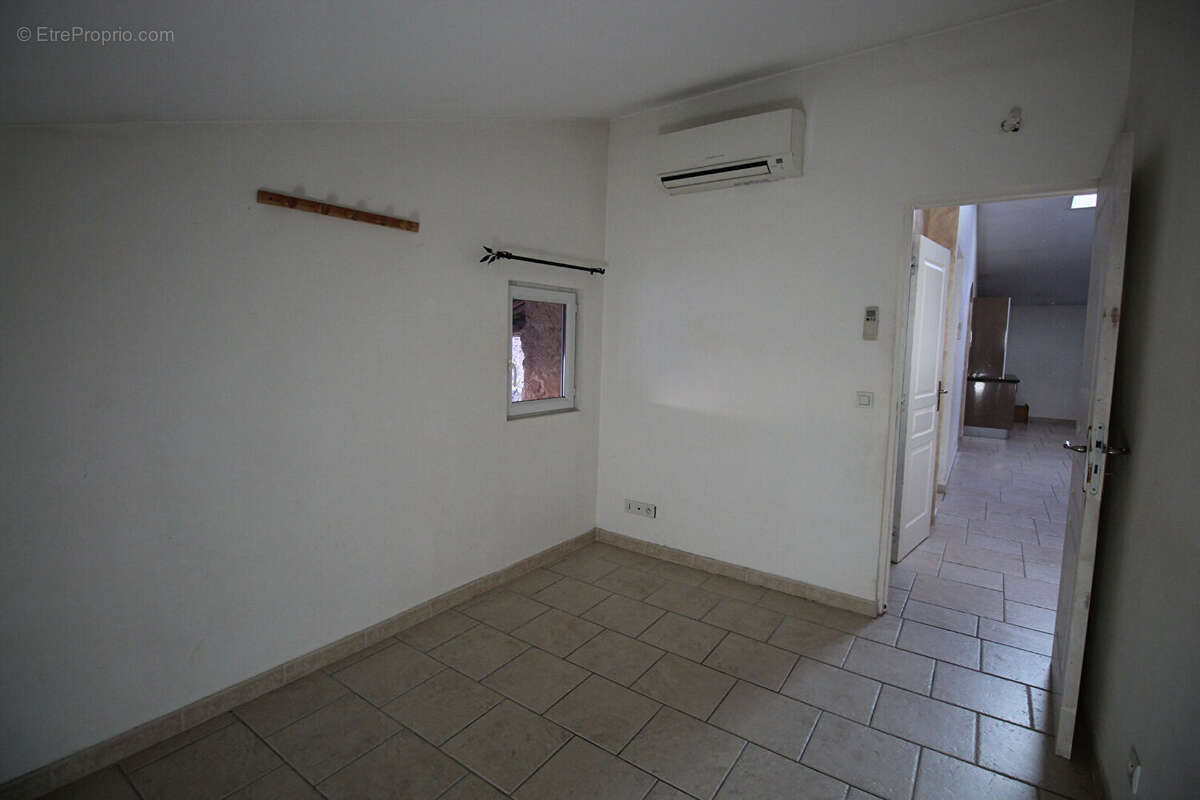 Appartement à FLASSANS-SUR-ISSOLE