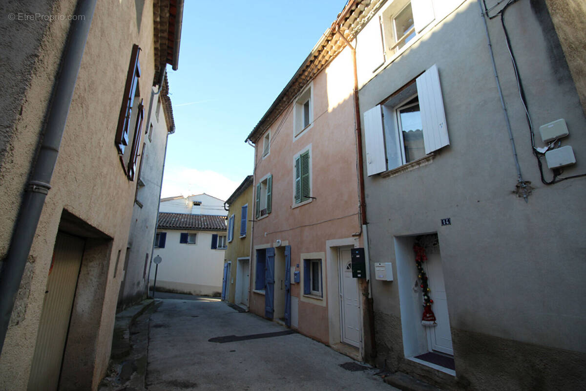 Appartement à FLASSANS-SUR-ISSOLE