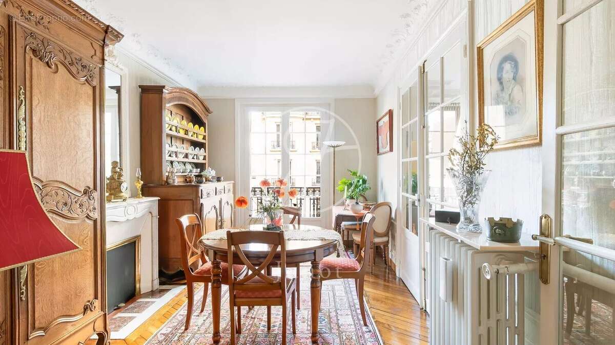 Appartement à PARIS-18E