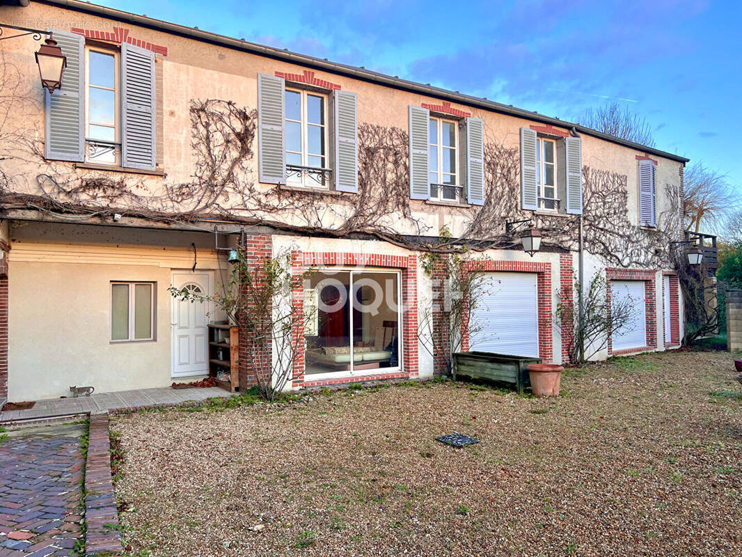 Maison à CHERISY