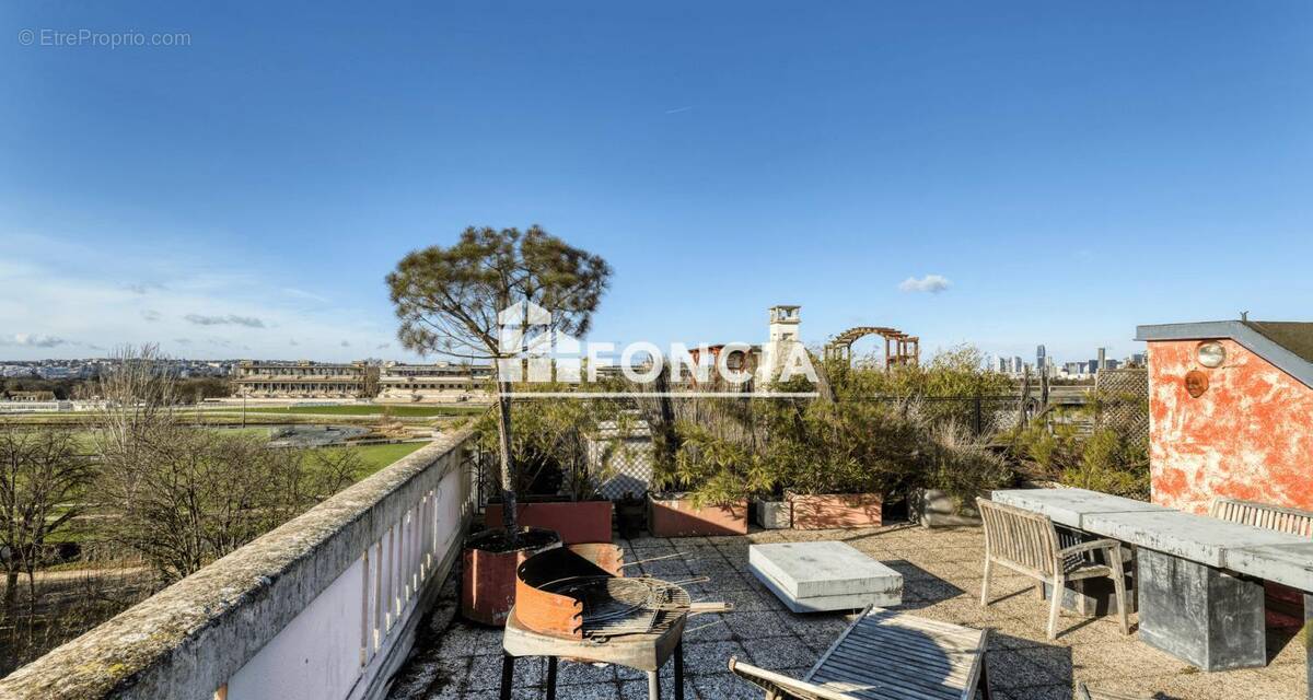 Appartement à PARIS-16E