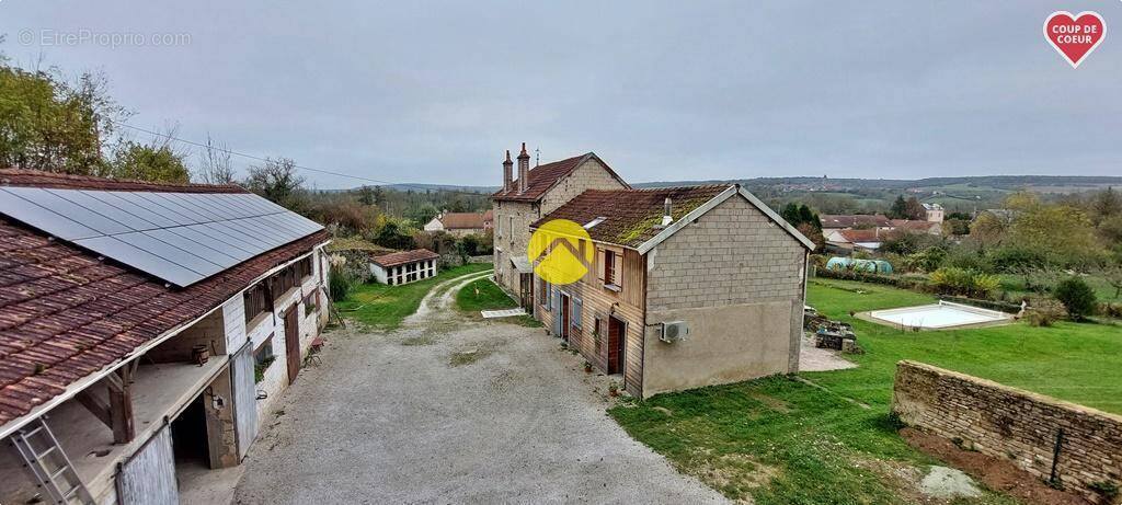 Maison à RAVIERES