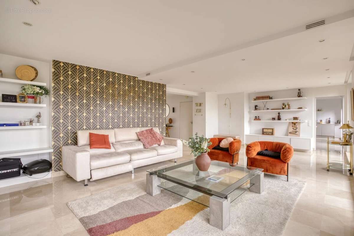 Appartement à NEUILLY-SUR-SEINE