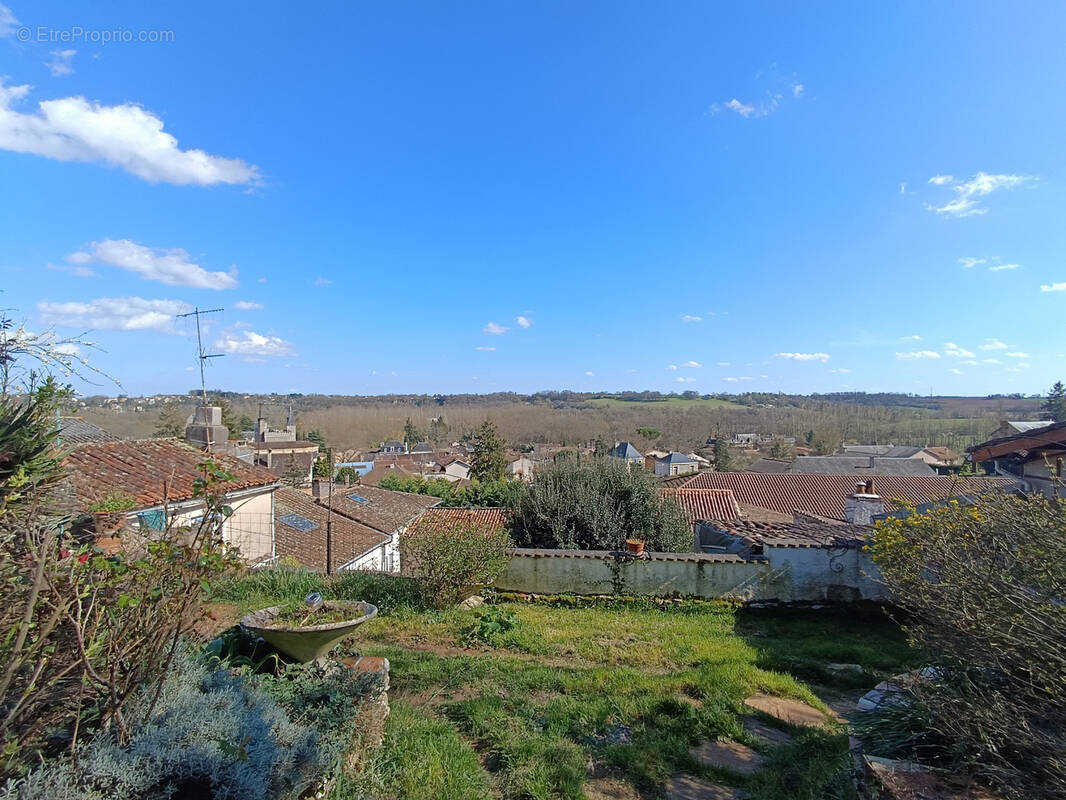 Maison à LIGUGE