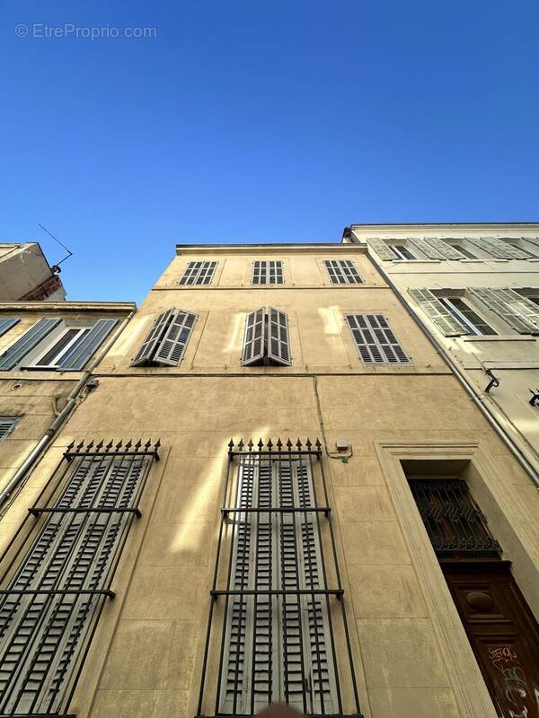 Façade immeuble  - Appartement à MARSEILLE-5E