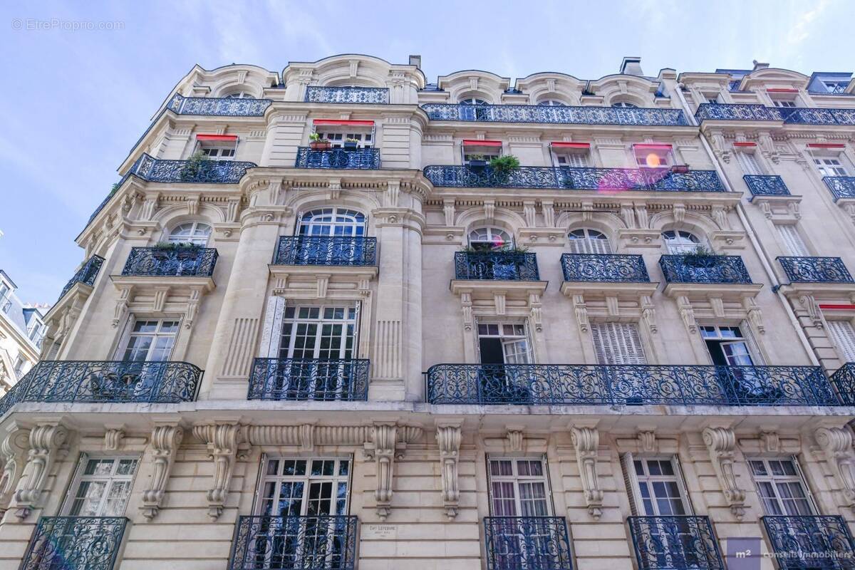 Appartement à PARIS-17E