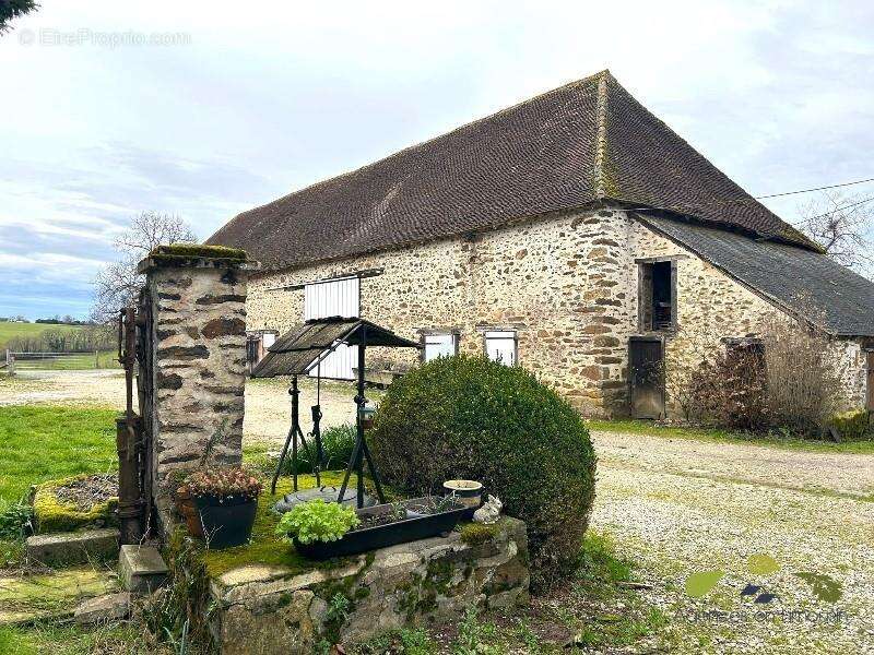 Maison à VICQ-SUR-BREUILH