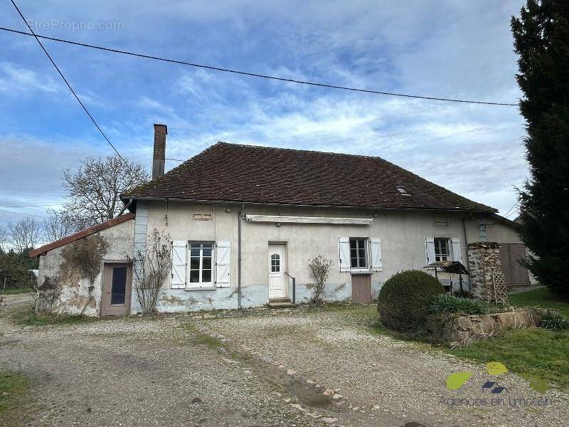 Maison à VICQ-SUR-BREUILH