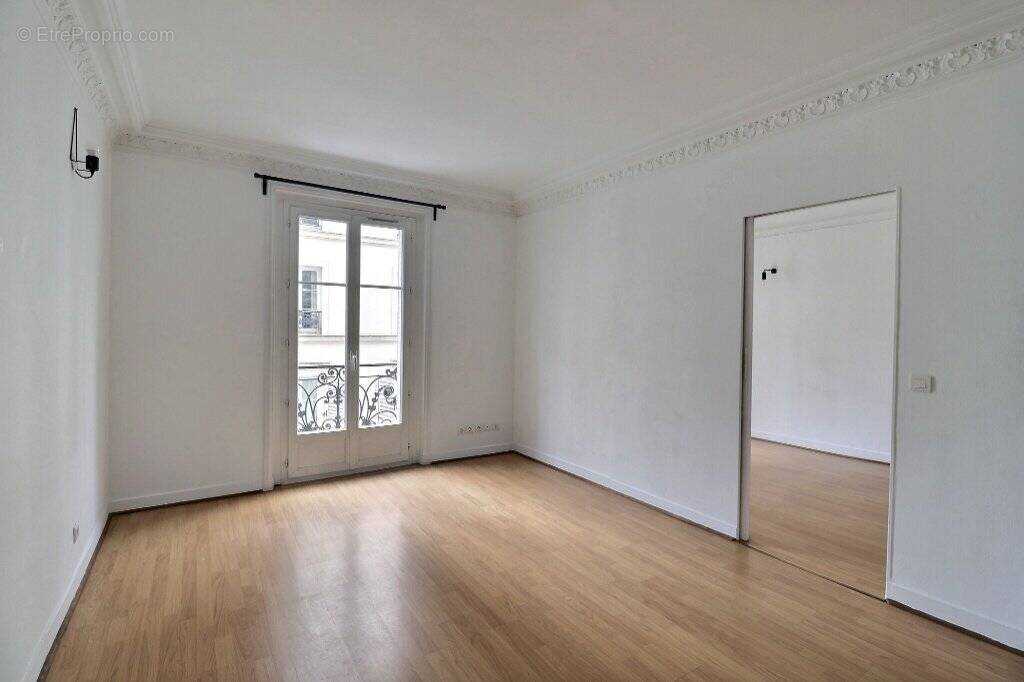 Appartement à PARIS-17E