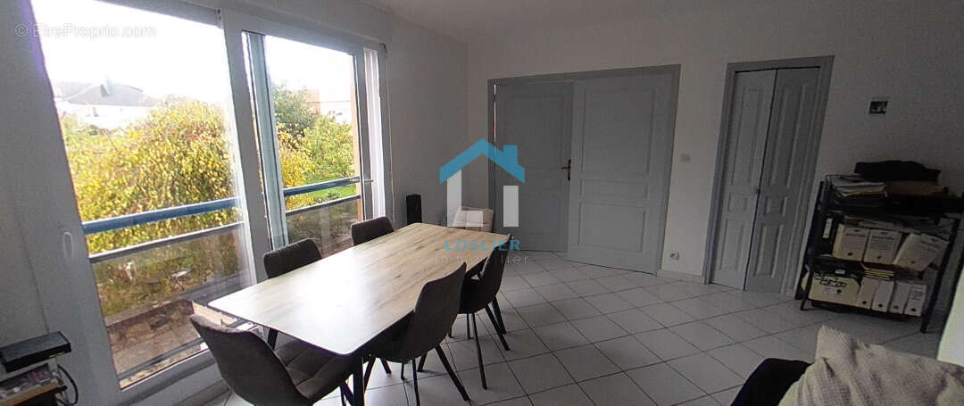 Appartement à DONVILLE-LES-BAINS