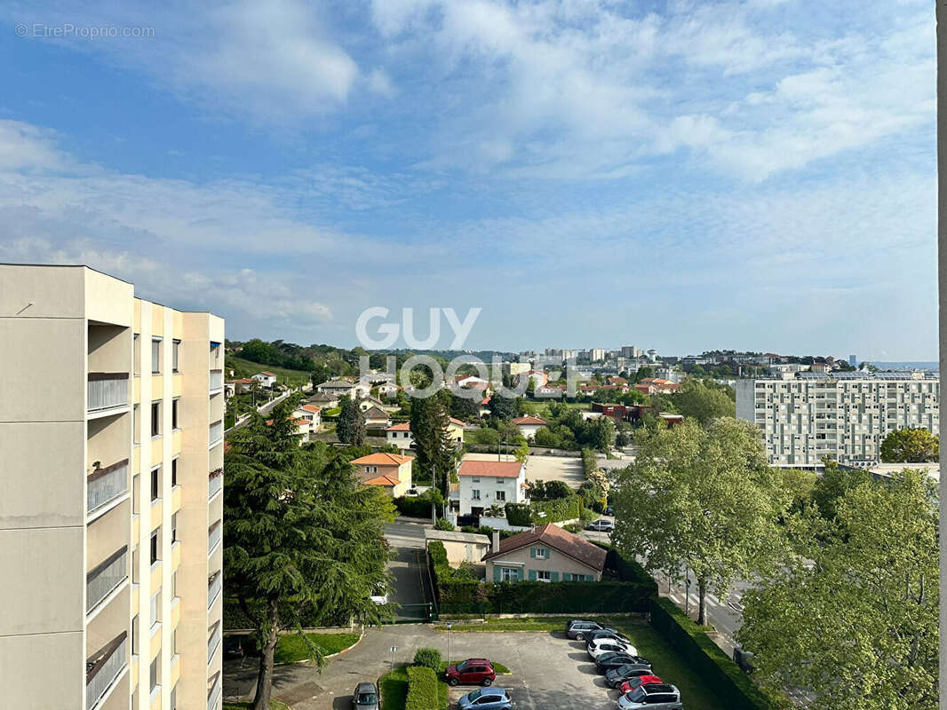 Appartement à SAINT-GENIS-LAVAL