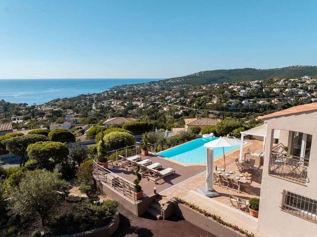 Maison à ROQUEBRUNE-SUR-ARGENS