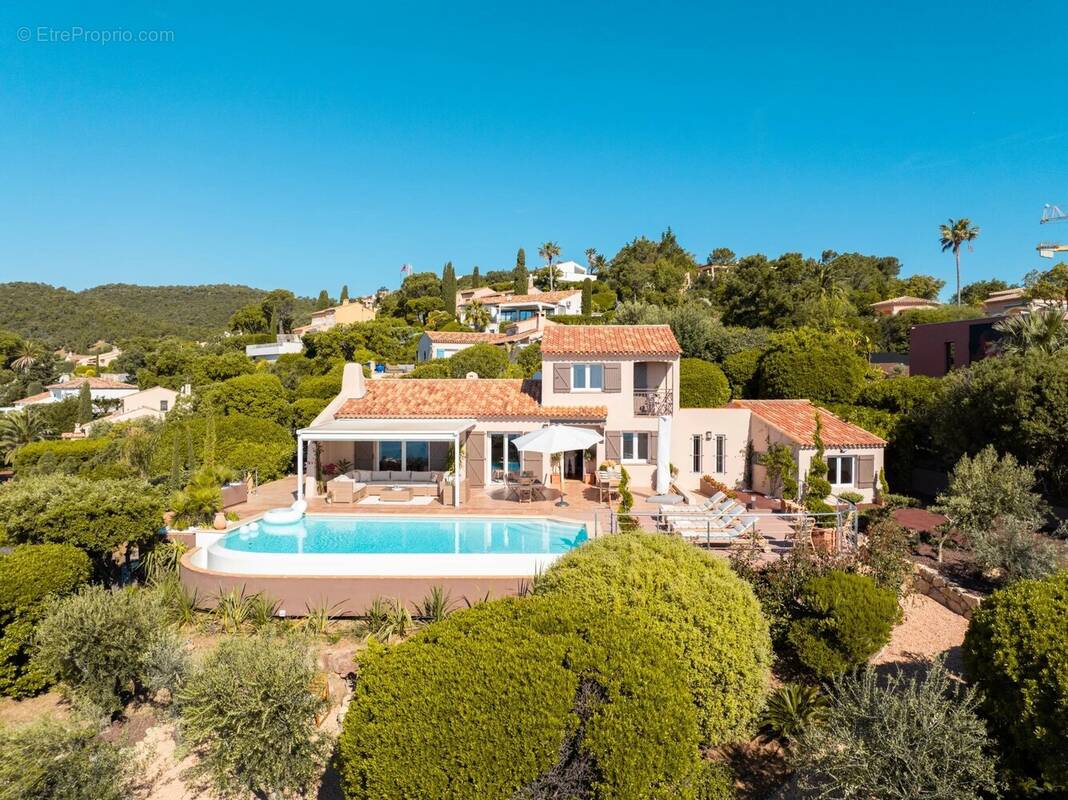 Maison à ROQUEBRUNE-SUR-ARGENS