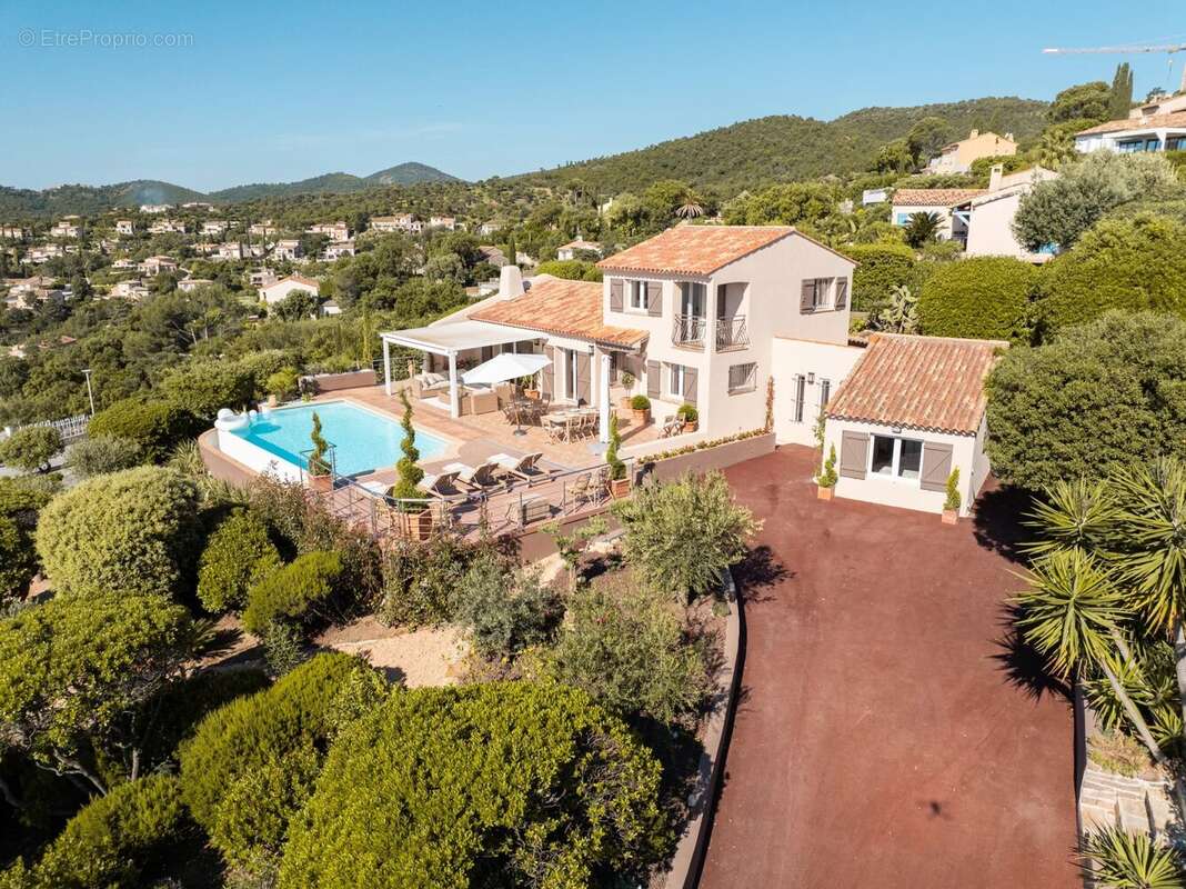 Maison à ROQUEBRUNE-SUR-ARGENS