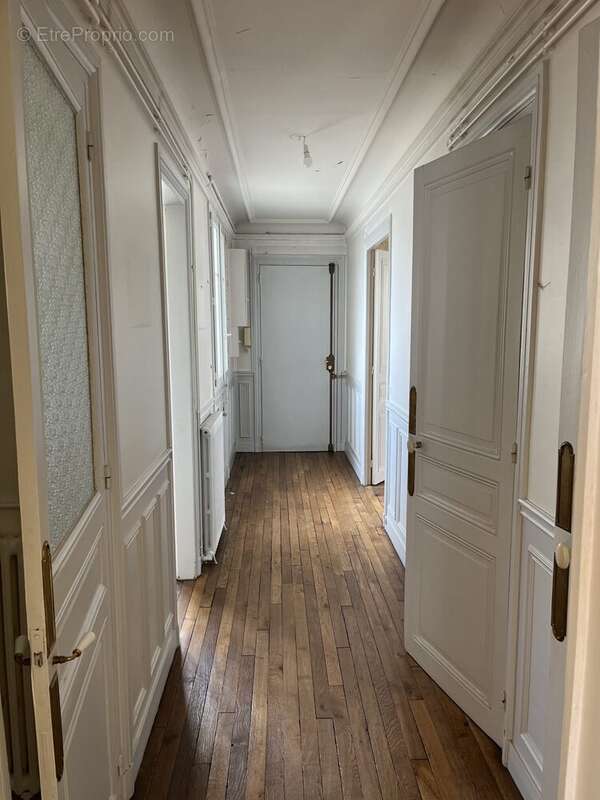 Appartement à COURBEVOIE