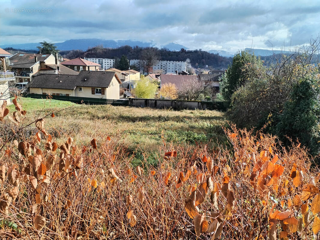 Terrain à RENAGE