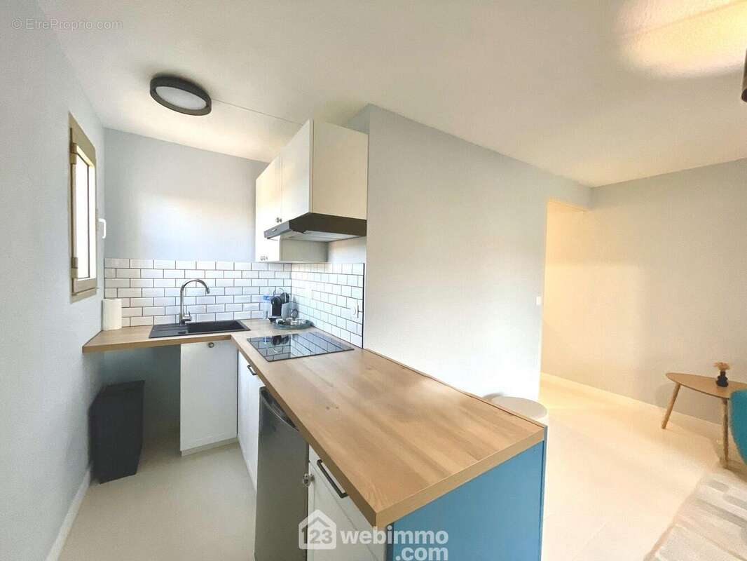 Cuisine entièrement aménagée et équipée - Appartement à SAINTE-MAXIME