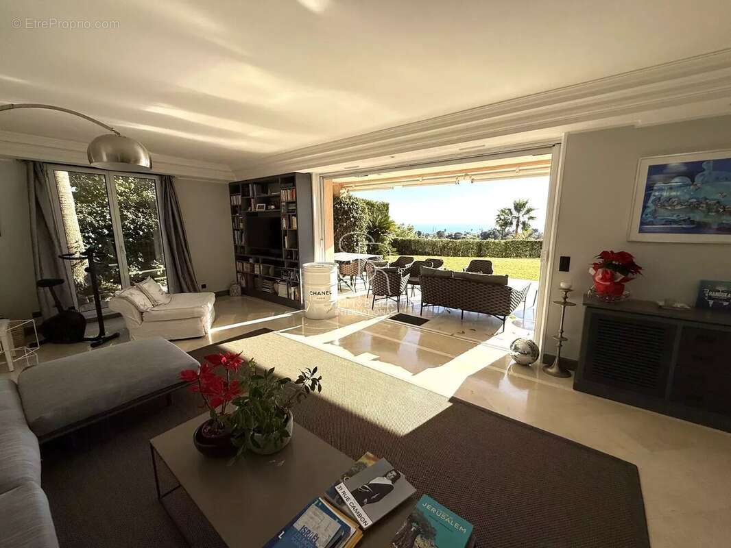 Appartement à VILLENEUVE-LOUBET