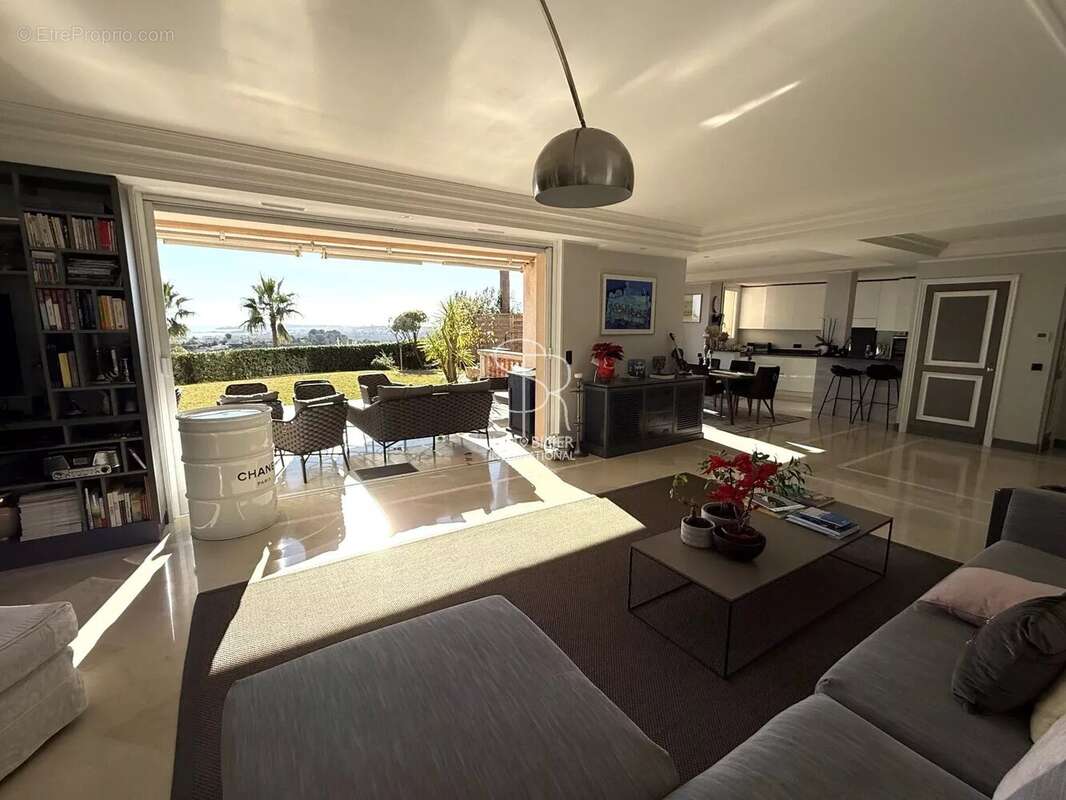 Appartement à VILLENEUVE-LOUBET