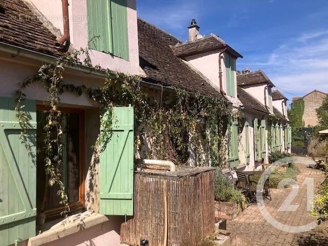 Maison à LA CELLE-SAINT-CYR