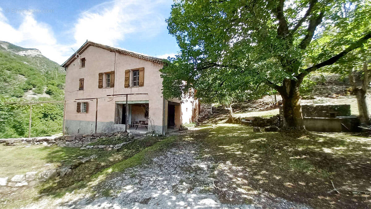 Maison à LA CROIX-SUR-ROUDOULE