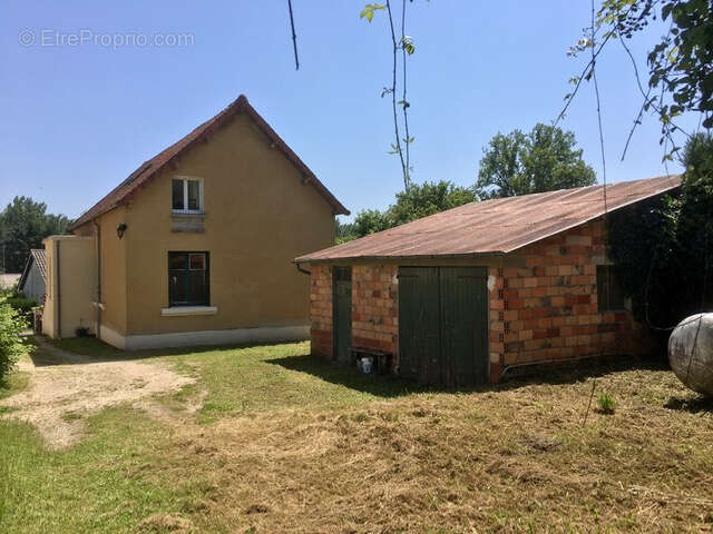 Maison à IVOY-LE-PRE