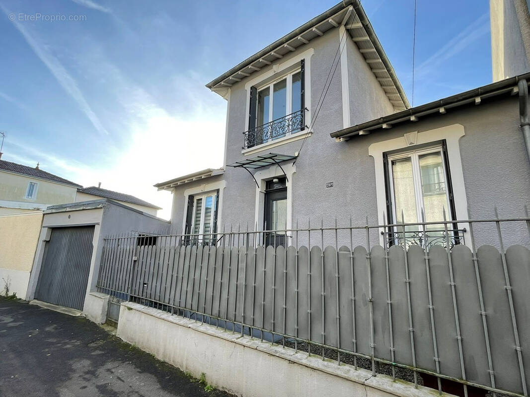 Maison à VIGNEUX-SUR-SEINE