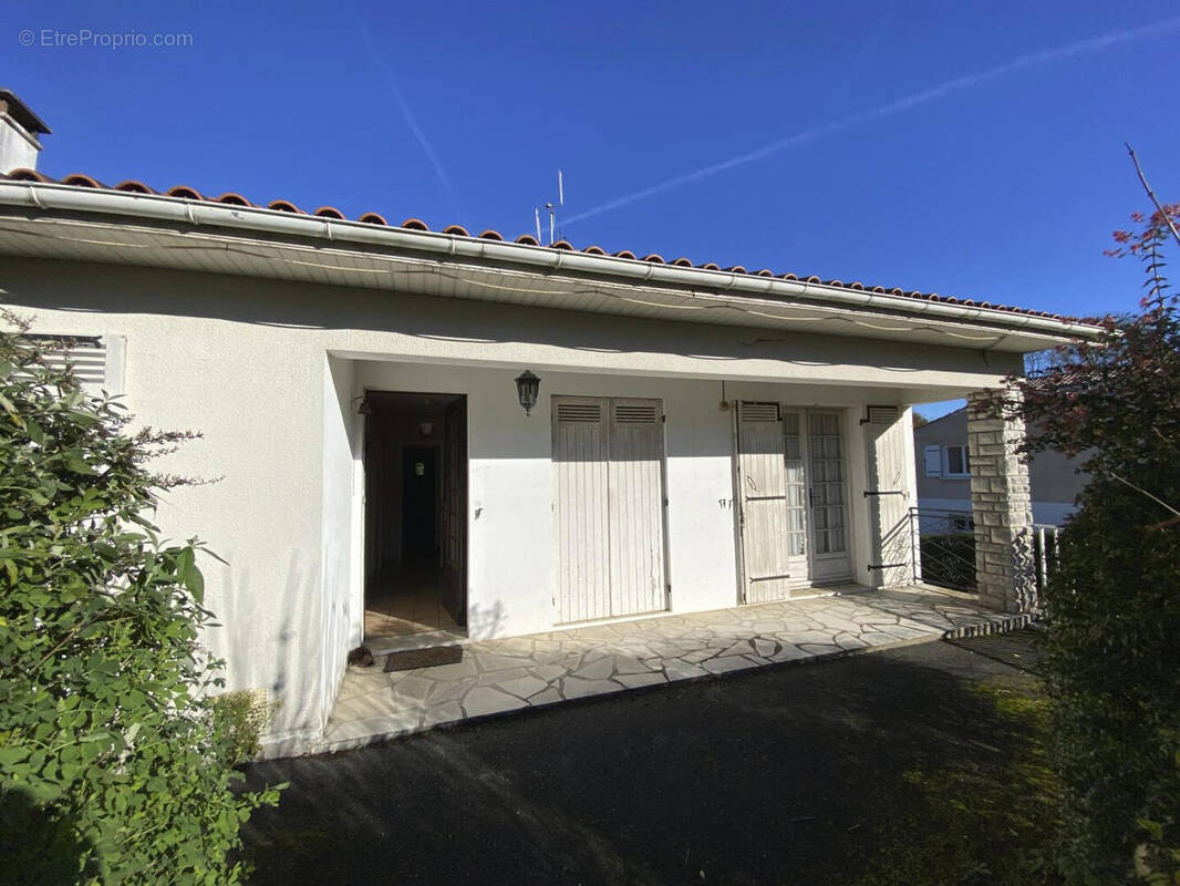 facade - Maison à CHALAIS