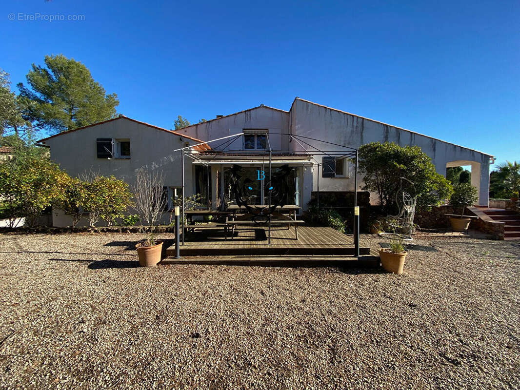 Maison à ROQUEBRUNE-SUR-ARGENS