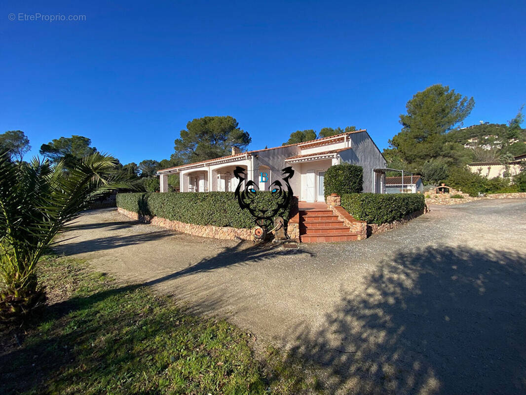 Maison à ROQUEBRUNE-SUR-ARGENS