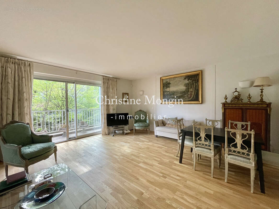 Appartement à NEUILLY-SUR-SEINE