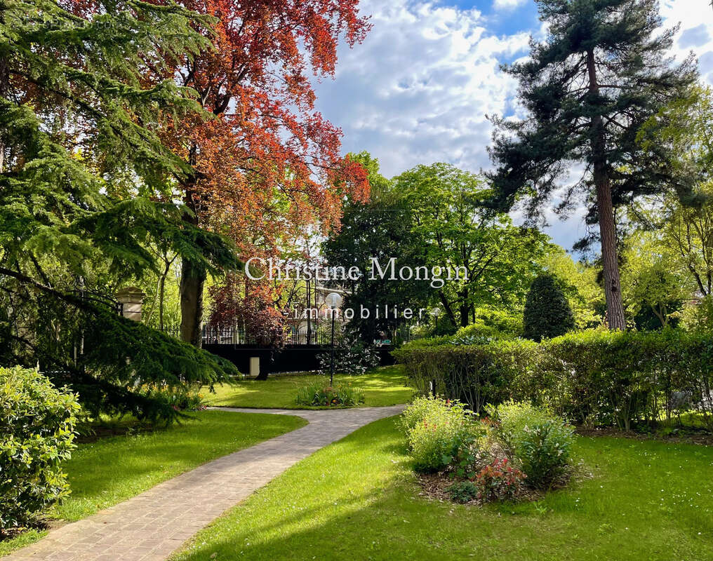 Appartement à NEUILLY-SUR-SEINE